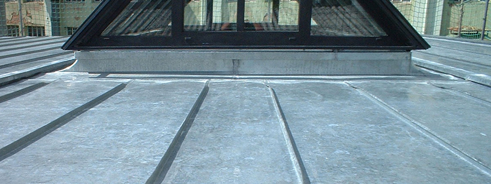 gebrueder-folz-dachdeckerei-produkte-daecher-metalldach-header-01