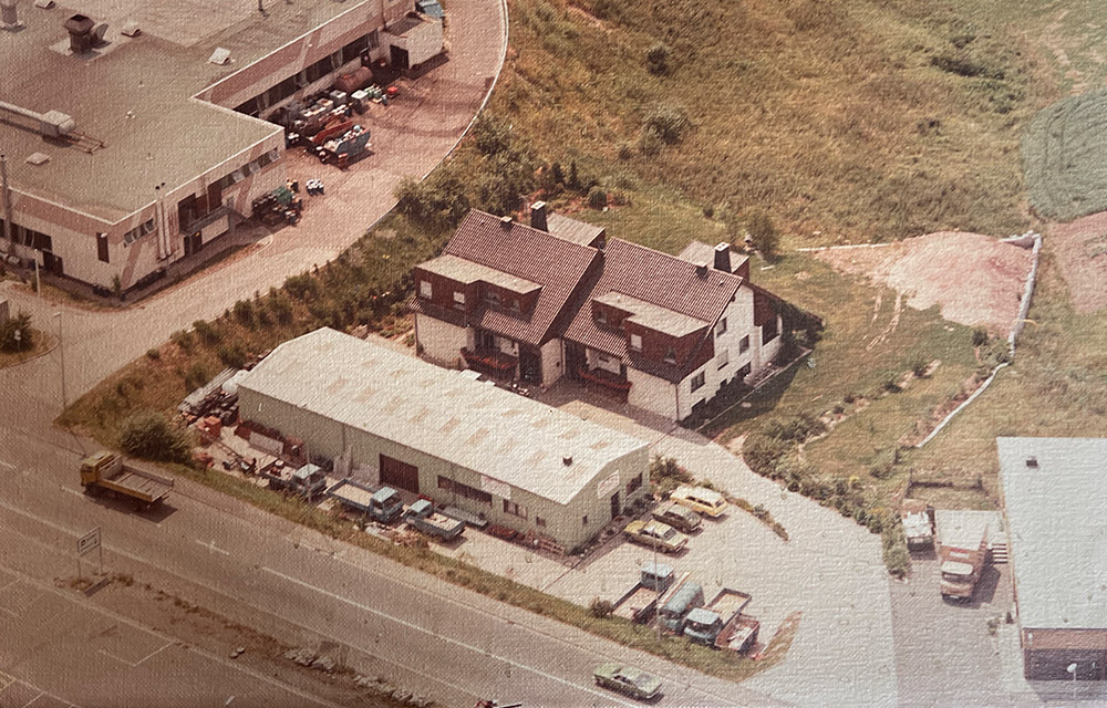 gebrueder-folz-unternehmen-ueber-uns-1971-anmietung-lagerhalle-lagerplatz