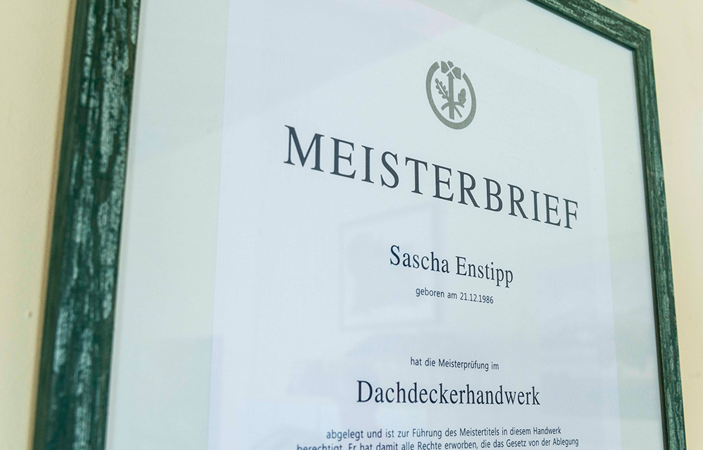 gebrueder-folz-unternehmen-ueber-uns-2016-meisterbrief-sascha-enstipp