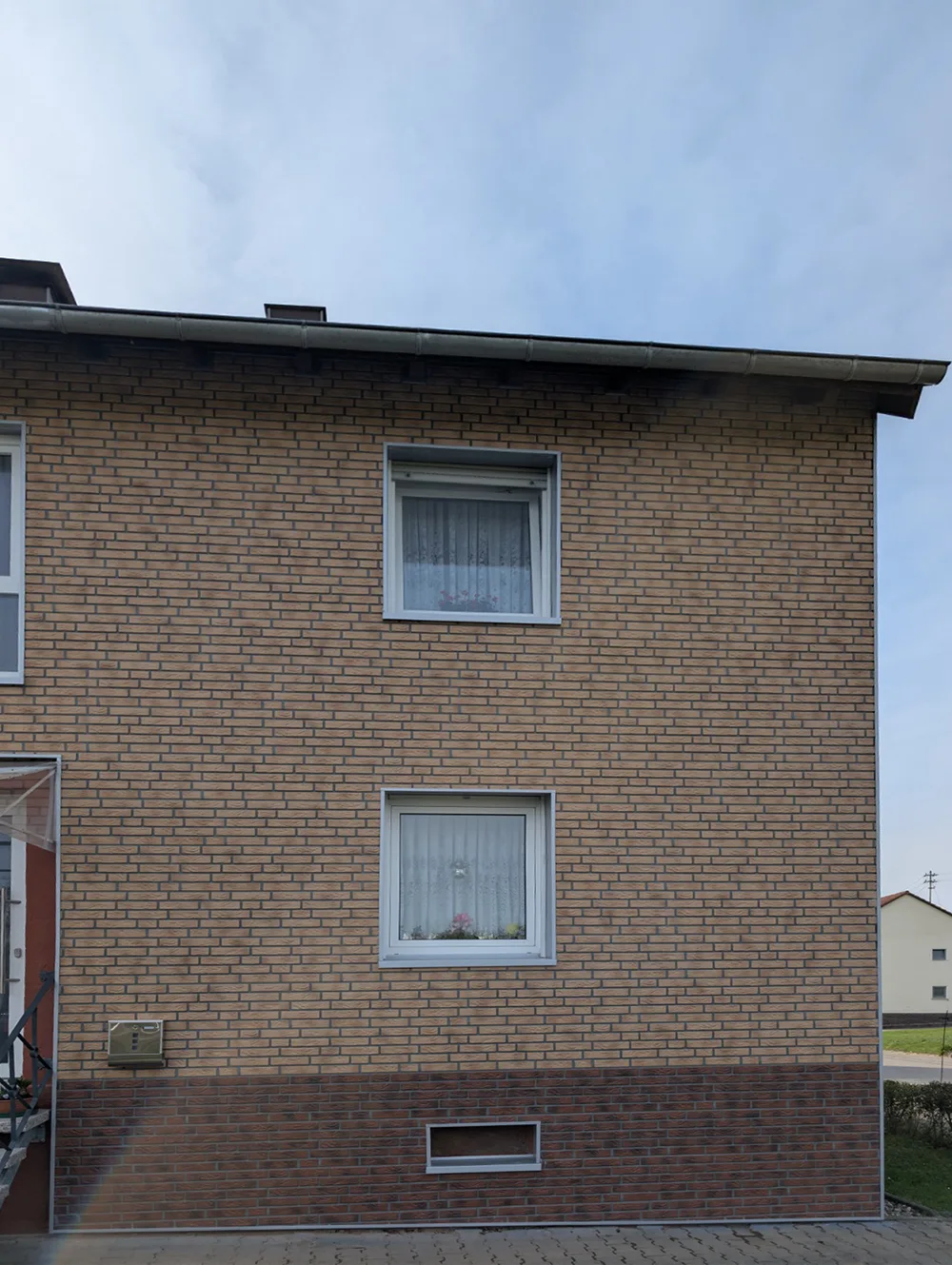 Detailansicht Fassadensanierung Klinkeroptik mit vorgehängter hinterlüfteter Fassade (EHF) – Einfamilienhaus Zweibrücken